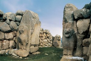 Utsikt över Lions Gate, en av de fem ingångarna till inhägnaden av det hettitiska imperiets gamla huvudstad i Hattusha (nu Bogazkale), Turkiet