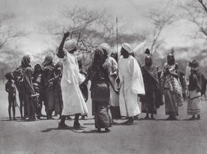 Afrika: Aulad Hamid dans (svartvitt foto) av Hugo Adolf Bernatzik