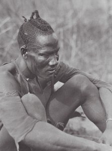 Afrika: Östra Djur (svartvitt foto) av Hugo Adolf Bernatzik
