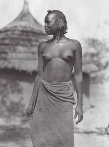 Afrika: Eliri flicka (svartvitt foto) av Hugo Adolf Bernatzik