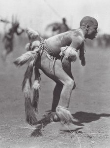 Afrika: Nuba-brottare (svartvitt foto) av Hugo Adolf Bernatzik