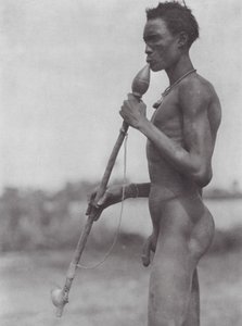 Afrika: Nueriserad dinka på Bahr el Zeraf (svartvitt foto)