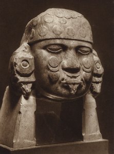 Mexiko: Diorithuvud av gudinnan Coyolxauhqui, Nationalmuseum (svartvitt foto) av Hugo Brehme