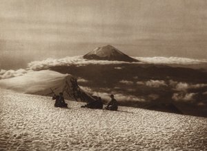 Mexiko: Iztaccihuatl med utsikt från Popocatepetl (svartvitt foto) av Hugo Brehme