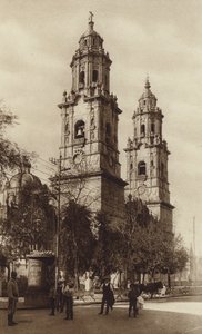 Mexiko: Morelia, La Catedral (svartvitt foto) av Hugo Brehme