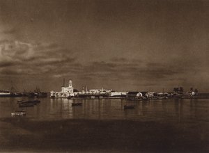 Mexiko: Panorama över hamnen i Vera Cruz med slottet San Juan (svartvitt foto) av Hugo Brehme