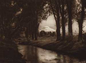 Mexiko: Popocatepetl, sett från Amecameca (svartvitt foto) av Hugo Brehme