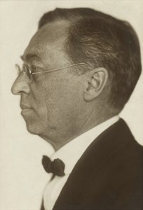 Porträtt av konstnären Wassily Kandinsky 1866-1944, 1925.