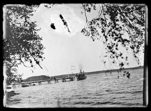 Torkel vid ångbåtsbryggan av Hugo Simberg
