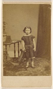 D.A. Totter [liten flicka, stående] av I. Clarke
