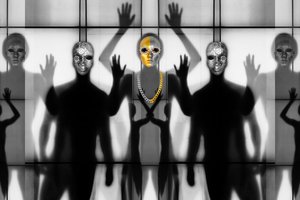 Surrealistiska maskerade figurer