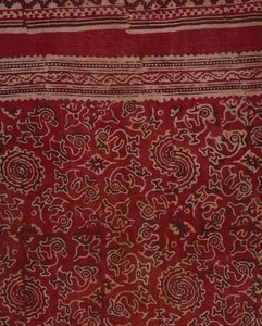 Blocktryckt textil för exporthandel med gäss, lotusknopp och rosettmönster, indisk, c.1500 (bomull) (detalj) av Indian School