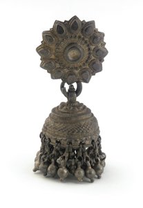 Örhänge (jhumka) (silver) av Indian School