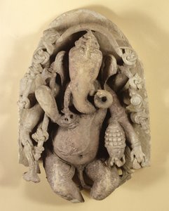 Figur av Ganapati, Chandella-dynastin (sandsten)