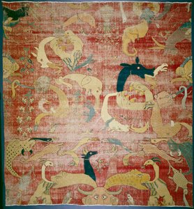 Del av en matta med fantastiska djur på röd mark, Mughal, c.158085 (bomulls- och ullhög) av Indian School