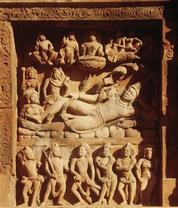 Relief som visar Vishnu liggande på ormen Sesha från Vishnus tempel, ca 500 e.Kr.