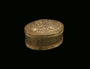 Snusdosa (guld) av Indian School
