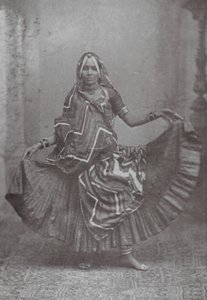 Bombay / Mumbai: Indisk kjoldans (svartvitt foto) av Indian photographer