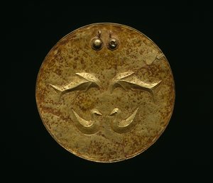 Ceremoniell bröstskiva (Karse), Moluckerna, tidigt 1800-tal (guld) av Indonesian School