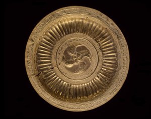 Dish Pectoral, Moluckerna 1800-talet (möjligen tidigare) (guld) av Indonesian School