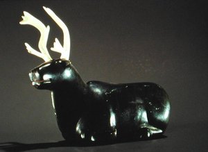 Älg, från Cape Dorset (täljsten) av Inuit School