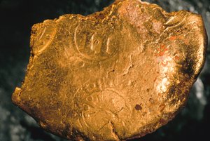Dyrbar last från 1500- och 1600-talen som hittats i skeppsvrak nära kubanska vatten. De finns i en mängd olika former och storlekar i 22 karat guld. Detta är en guldbit med en stämpel från en assayers med tillstånd av kontoret för historikern i staden o av Ira Block