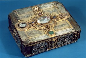 Shrine of the Stowe Missal, från Lorrha, County Tipperary, 1026-33 (metall inlagd med halvädelstenar)