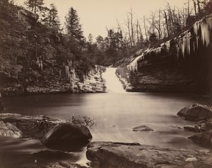 Lula Lake, Upper Falls, Lookout Mountain, Georgia, 1864-1865. av Isaac H. Bonsall