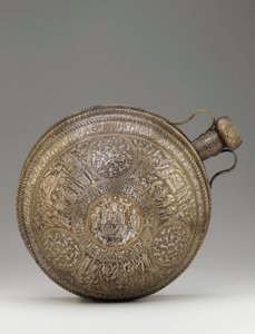 Matsal, från Syrien eller norra Irak, ayyubidperiod, mitten av 1200-talet (mässing, silverinläggning)