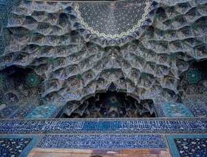 Detalj av valvet i Shah-moskén (även känd som Imam-moskén) Isfahan av Islamic School