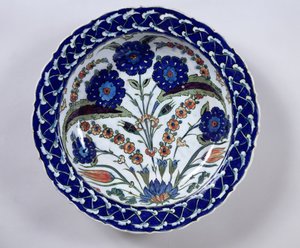 Fat med en blomdekor, Iznik (keramik) av Islamic School