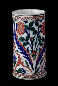 Kruka med en blomdekor, Iznik (keramik) av Islamic School