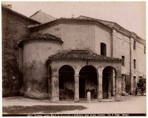 Ekalesia a St Mary i Cosmedin po o le Baptistery of Arians, Ravenna, Emilia-Romagna, Italia, ata na pueina e Pietro Poppi, Bologna, ca 1900swed av Italian Photographer