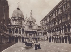 Palazzo Ducale innergård (s/v foto) av Italian Photographer