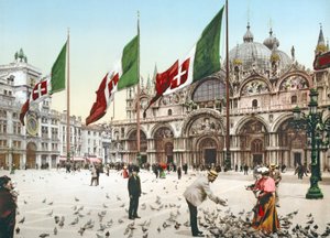 Mata duvorna på Markusplatsen, Venedig, ca 1900 av Italian Photographer