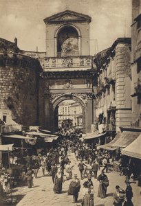 Neapel: Porta Capuana (s/v foto) av Italian Photographer