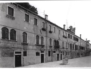 Rad av hus på Calle Riello, Venedig av Italian Photographer