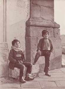 Sicilien: Sicilianska pojkar från inlandet (svartvitt foto) av Italian Photographer