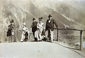 Turister i bergen, Italien, ca 1895 (sepiafoto) av Italian Photographer