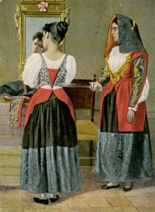 Två kvinnor i traditionella dräkter, Sennori, Sardinien, Italien, fotografi av G Dessi, Cagliari av Italian Photographer