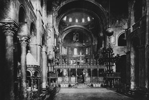 Venedig, S Marco-kyrkan, interiör (s/v foto) av Italian Photographer