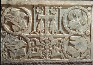 Detalj av stuco med symboler för de fyra evangelisterna (tetramorph): ängeln för Saint Matthew, lejonet för Saint Mark, tjuren för Saint Luke och örnen för Saint John. 730-740 Cividale, Battistero di San Callisto av Italian School
