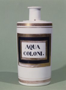 Eau de Cologne-flaska, tidigt 1800-tal (keramik) av Italian School