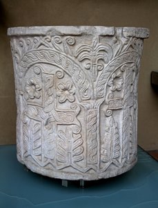 Font, ursprungligen från kyrkan St Agatha i Quirinale av Italian School