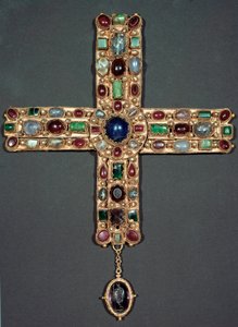 Lombardkonst: Berengarios gyllene kors och stenar (Berenger) (850-924) Kung av Italien och kejsare av det heliga riket. 800-talet Monza, Museum of the Cathedrale - Lombard konst: guld och ädelstenar korset av Berengario (Berenger) (850-924), kung av Italie av Italian School