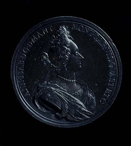 Framsidan av en porträttmedalj av Anna Isabella av Mantua, präglad 1698. Inskription: ANN-I SAB- D G MANT MONT CAR VIL GVAST ET C (silver) (för baksidan se 119198) av Italian School