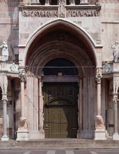 Protiro av katedralen, slutet av 1200-talet - början av 1300-talet av Italian School