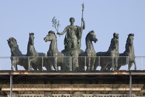 Sex-hästars vagn, detalj av Arch of Peace, Milano, Italien av Italian School