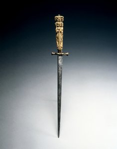 Stilett med grepp utformad som figurer av välgörenhet, rättvisa och hopp, ca 1650 (stål, mässing och elfenben) av Italian School