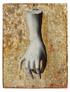 Stilleben av en fin skulpterad kvinnlig hand (olja på panel) av Italian School